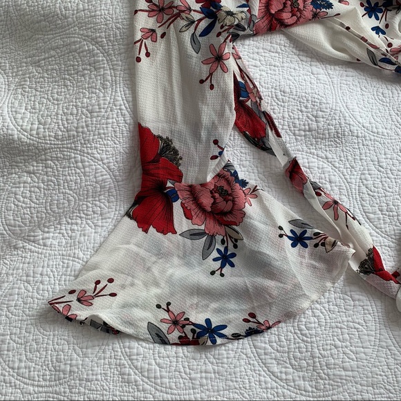 Floral Bell Cap Wrap Around Top - Picture 11 of 12